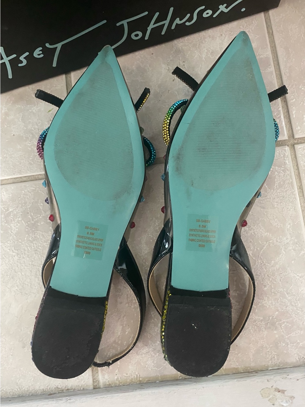 Betsey Johnson Clear Slingback flats with Rainbow Crystal Bow Size 8.5 - Picture 6 of 8